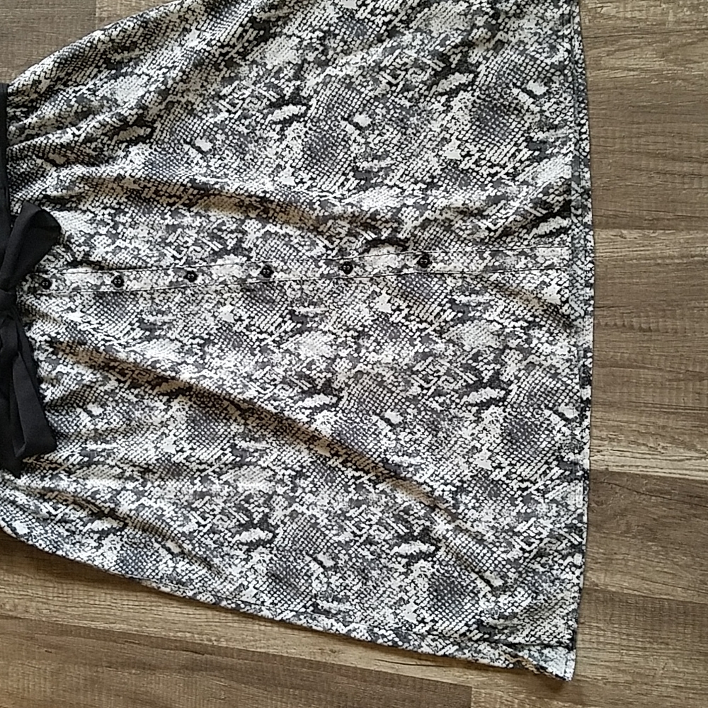 Motherhood Maternity Snakeskin Print Button Down Light Weight Dress L - Picture 4 of 9